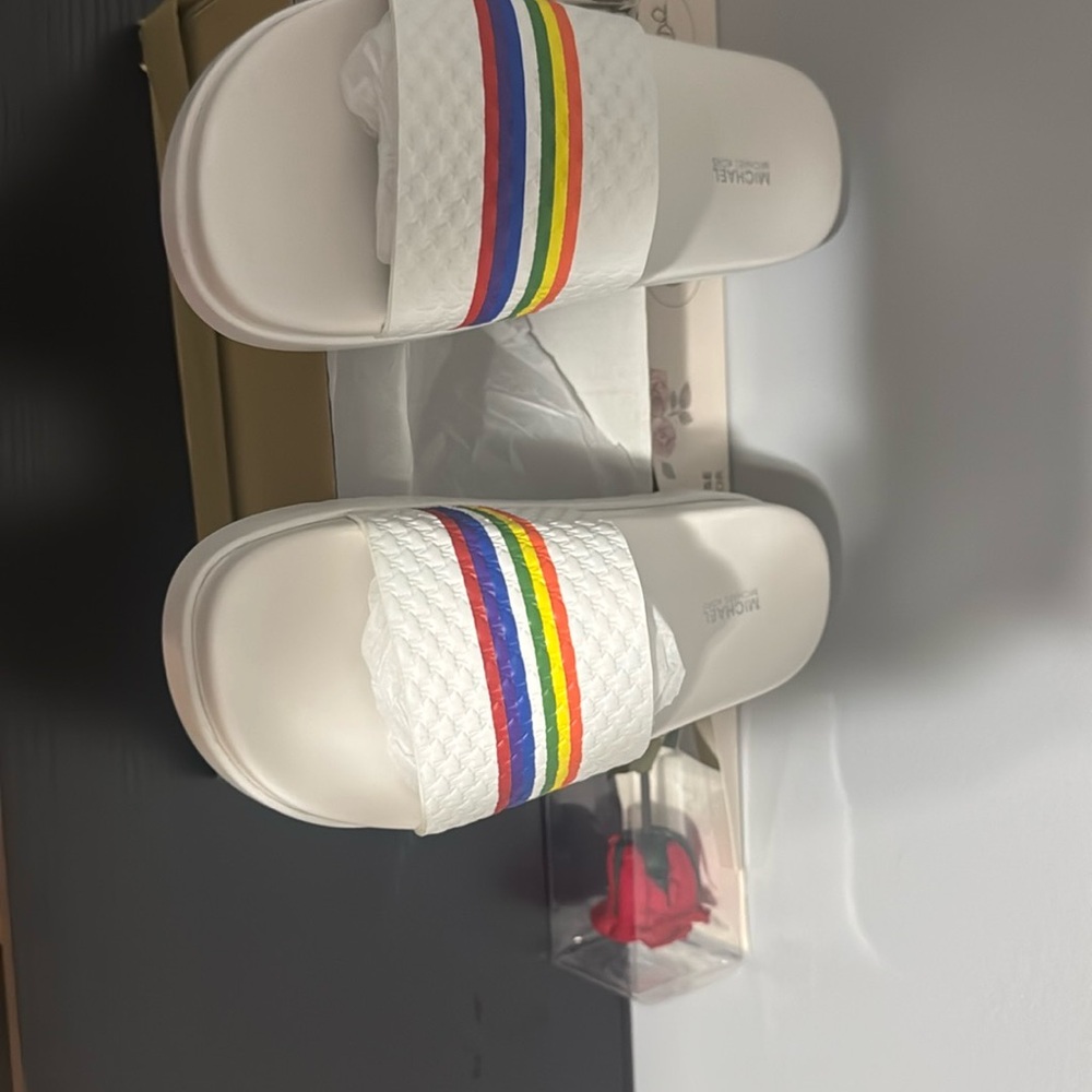 Michael Kors White and Red Sandals - Picture 4 of 4